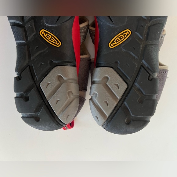 Keen Seacamp II CNX Gray and Red Youth Sandals, Big Boy Size 5 - Picture 8 of 13
